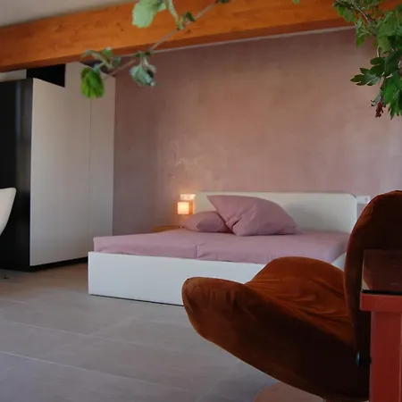Apartment Via Claudia Augusta